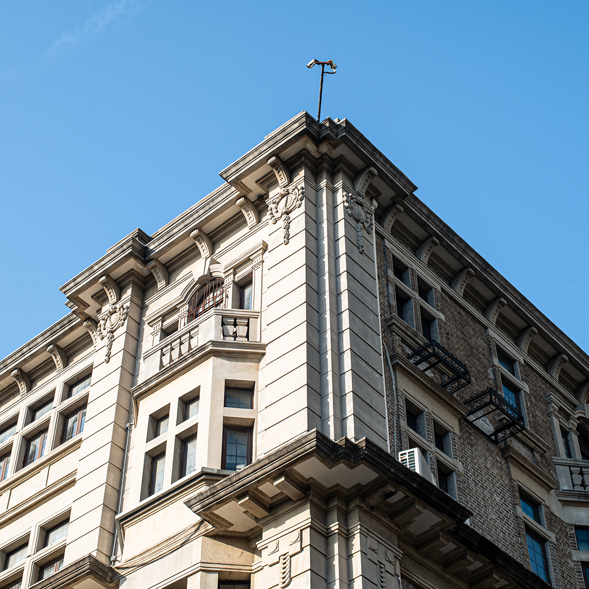 Porta Gastó ofereix els seus serveis per a rehabilitar un edifici antic.
